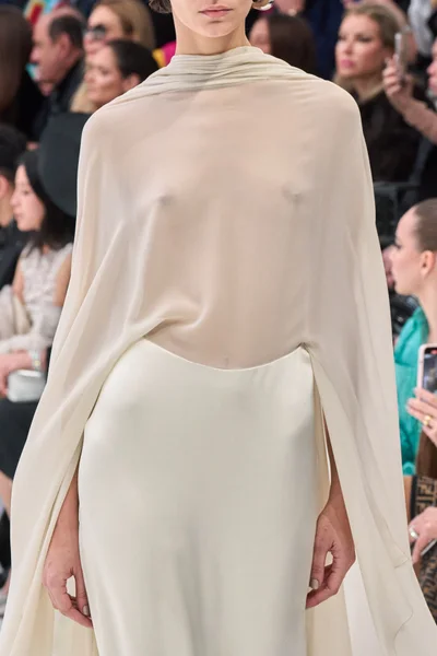 Look 28